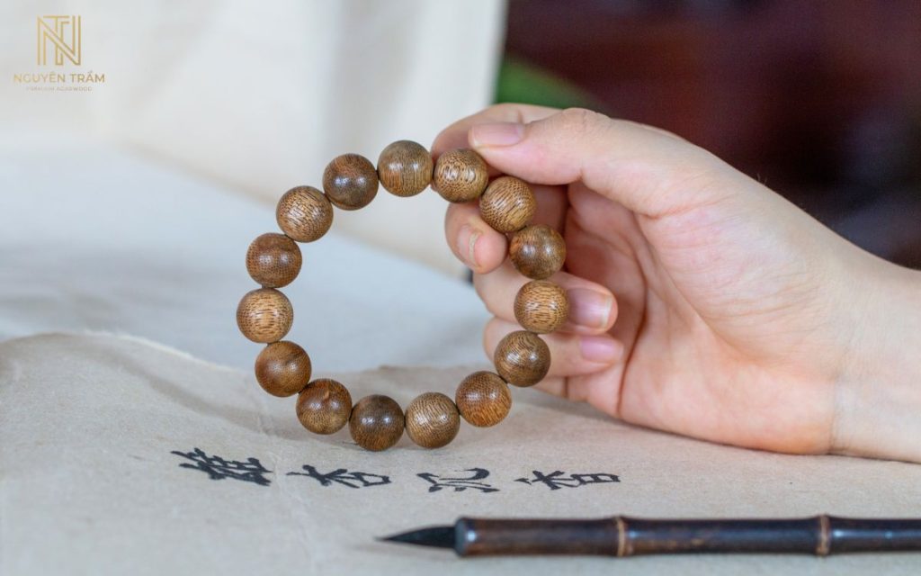 Vòng tay trầm hương