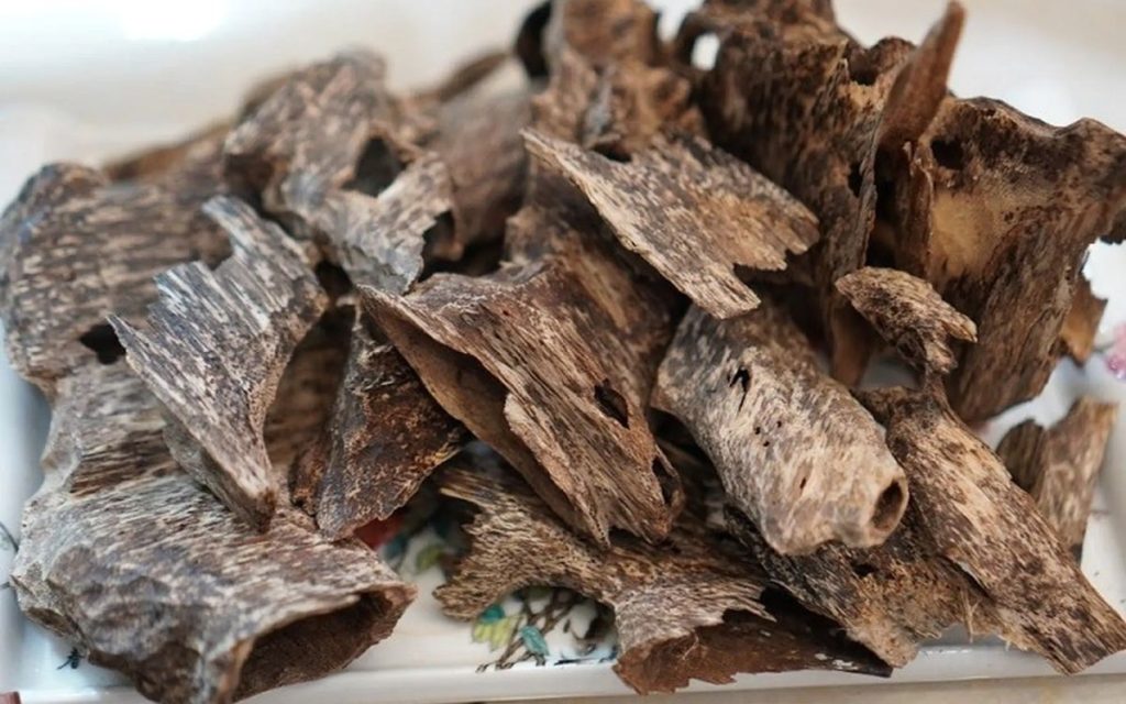 Trầm hương có các mùi cảm giác ngọt, ấm, gỗ, cay nhẹ, balsamic hoặc có những tầng hương phức tạp khác