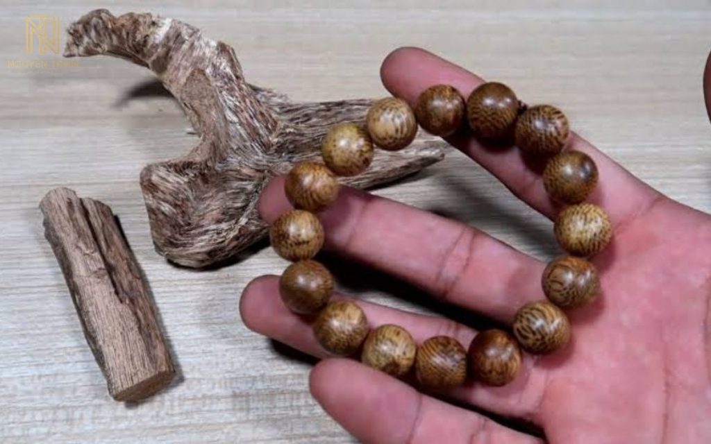 Trầm tốc chế tạo đa dạng các mẫu mã vòng với giá thành cũng không quá cao, rất phù hợp với nhu cầu nhiều người tiêu dùng