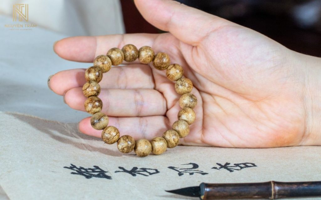 Vòng tay trầm hương